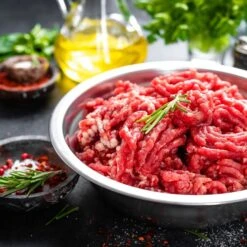 Elektrischer Fleischwolf - 350-400kg/h - 800 Watt 17 Elektrischer Fleischwolf - 350-400kg/h - 800 Watt -Küchengerätegeschäft FWFC350 inuse 2 1984